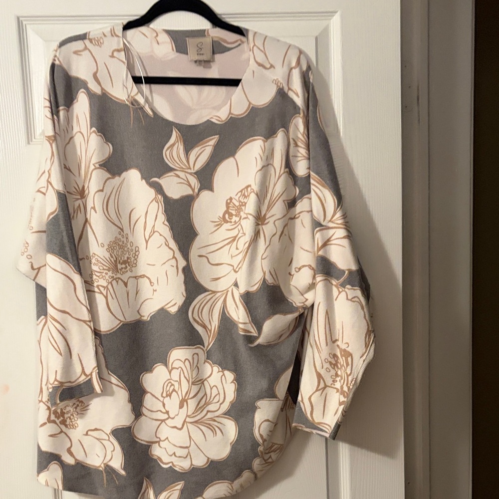 Sioni Floral Gray and Cream Blouse